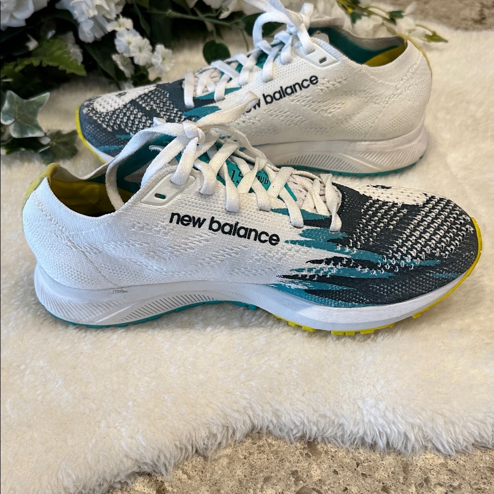 New balance tennis shoes